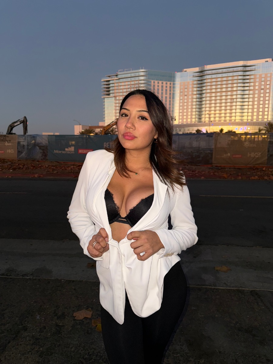 Take a pause and enjoy Ali Cruz — streaming from Kagoshima