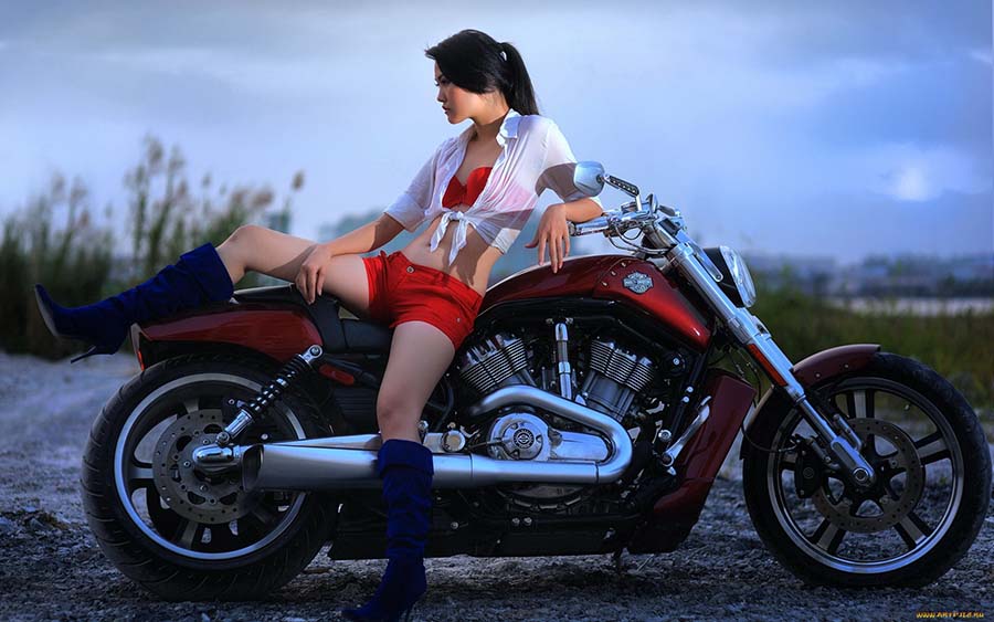 Beautiful girls and motorcycles in Kagoshima