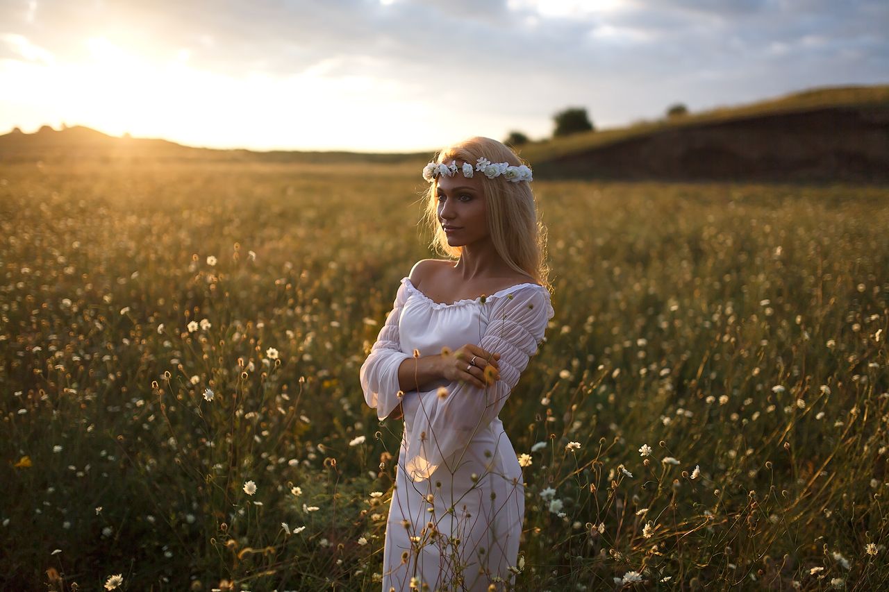 Girls in Slavic costumes in Kagoshima