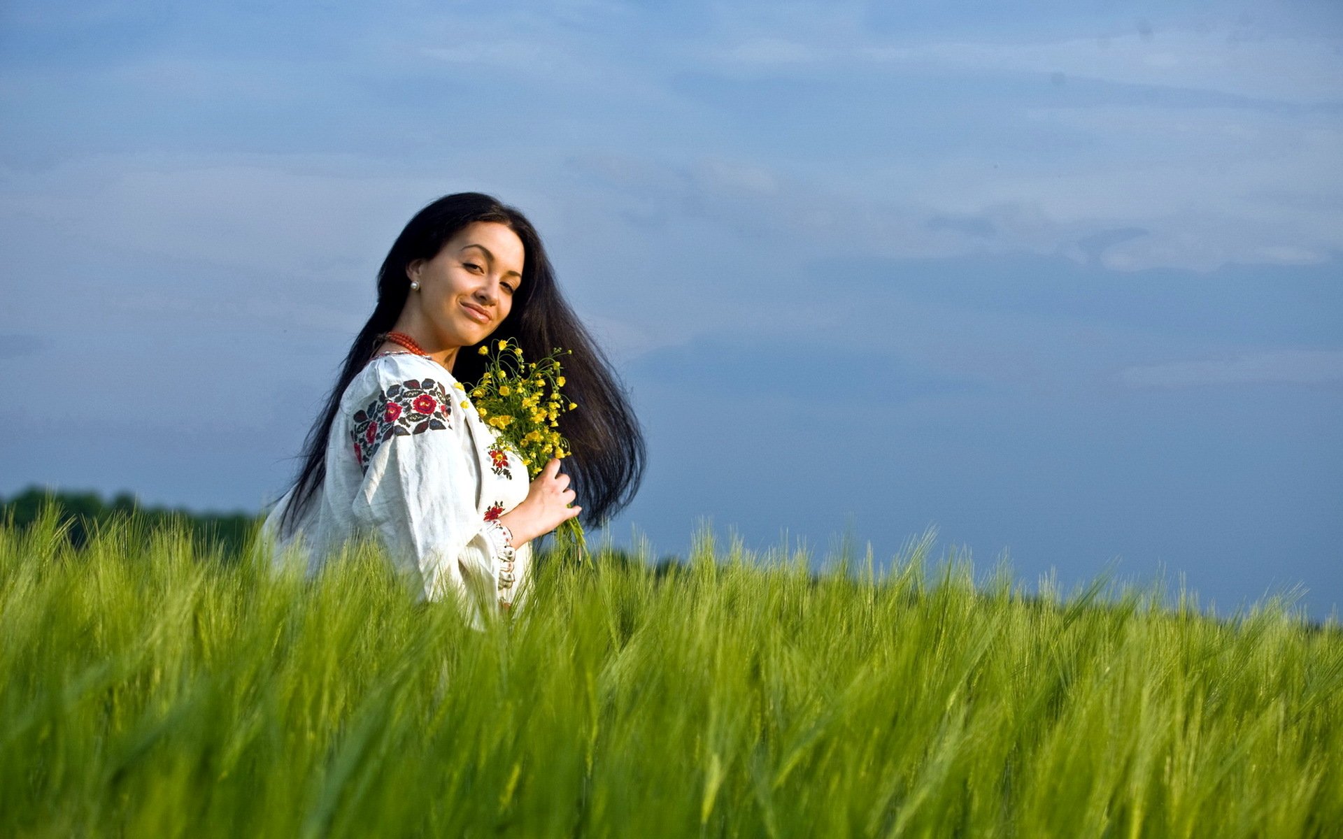 Girls in Slavic costumes in Kagoshima